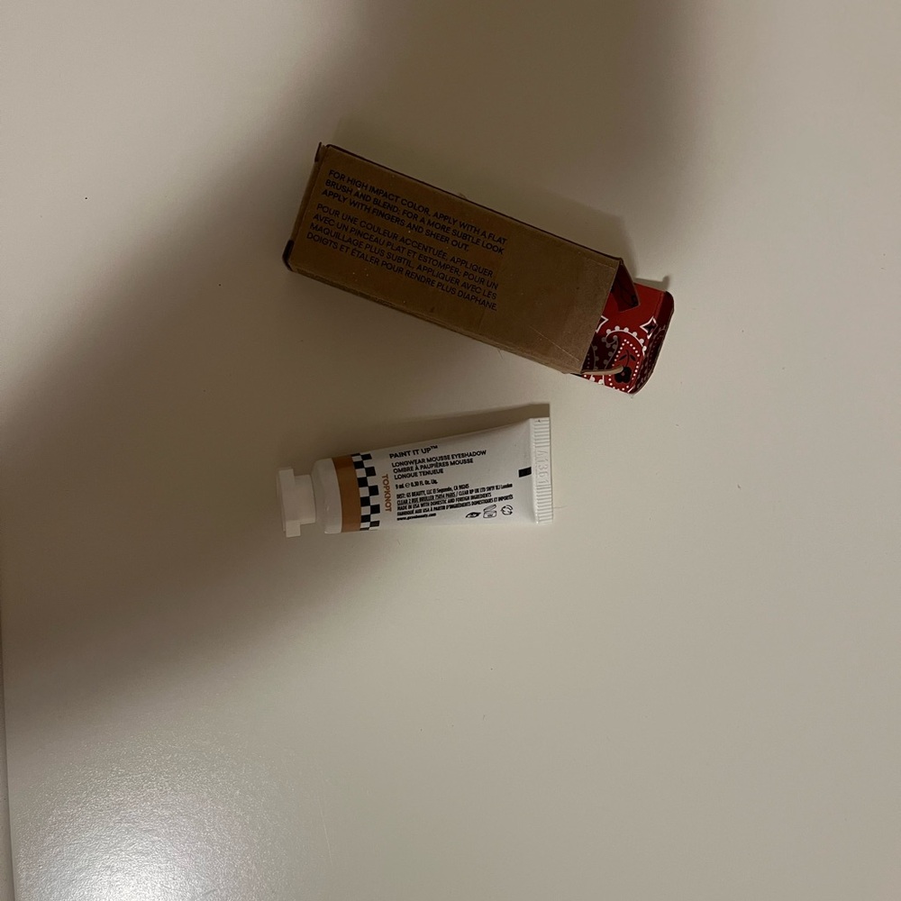 New & Sealed GXVE Beauty Paint It Up Long wearMouse Eyeshadow in TopKnot